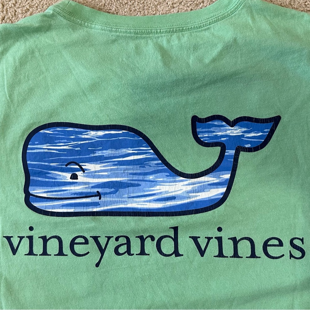 Vineyard Vines Graphic Tee. Men's Size Medium.